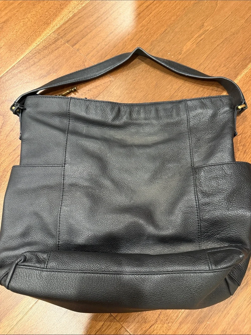 Last call 🩵 Fossil Black Leather Hobo Shoulder Bag with Key Charm